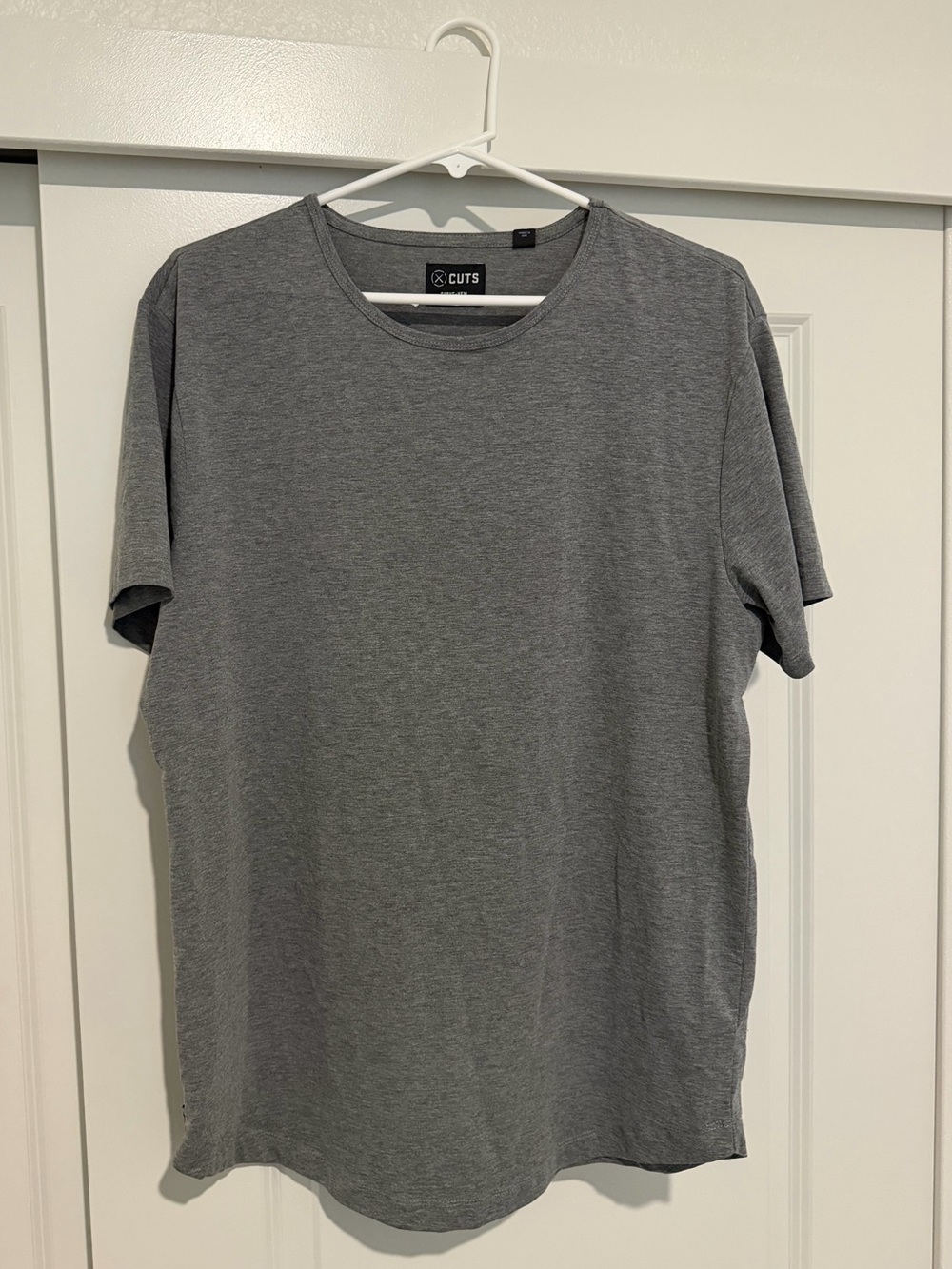 Cuts Clothing Men's Short Sleeve Crew Tee in Heather Gray curved hem